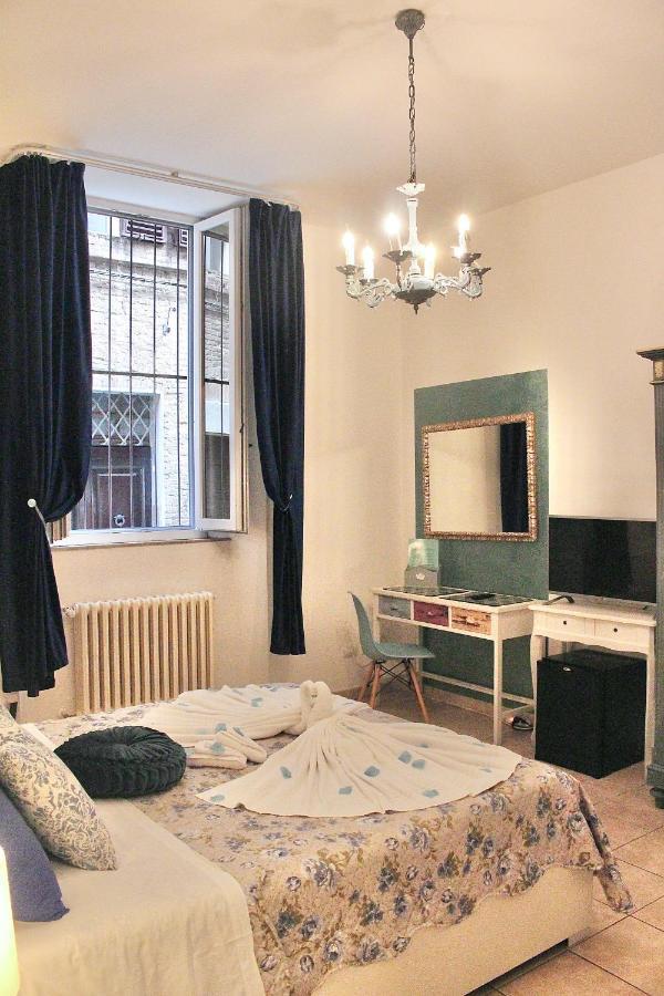 B&B Le Camere Di Livia Sienne Extérieur photo