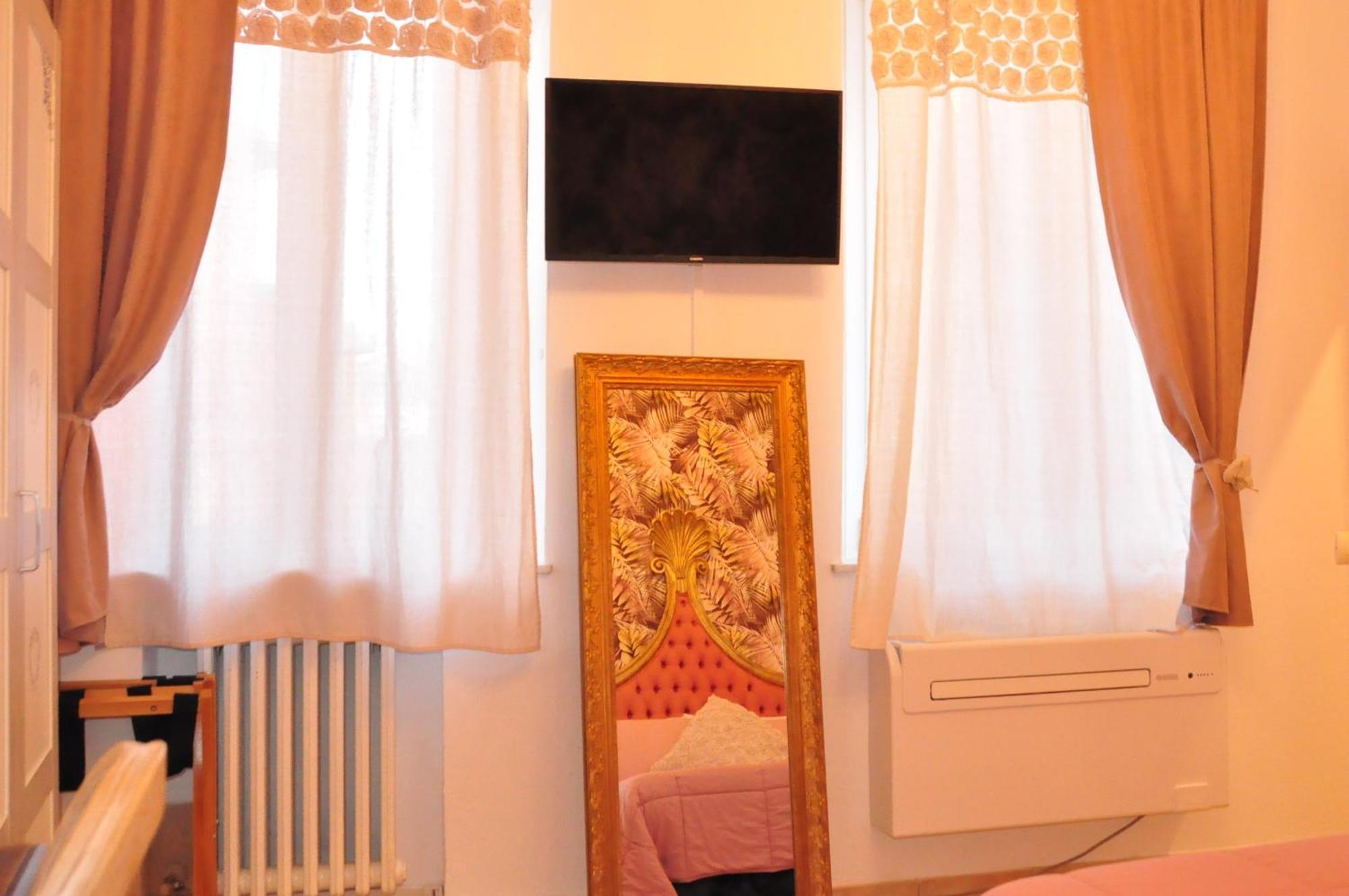 B&B Le Camere Di Livia Sienne Extérieur photo