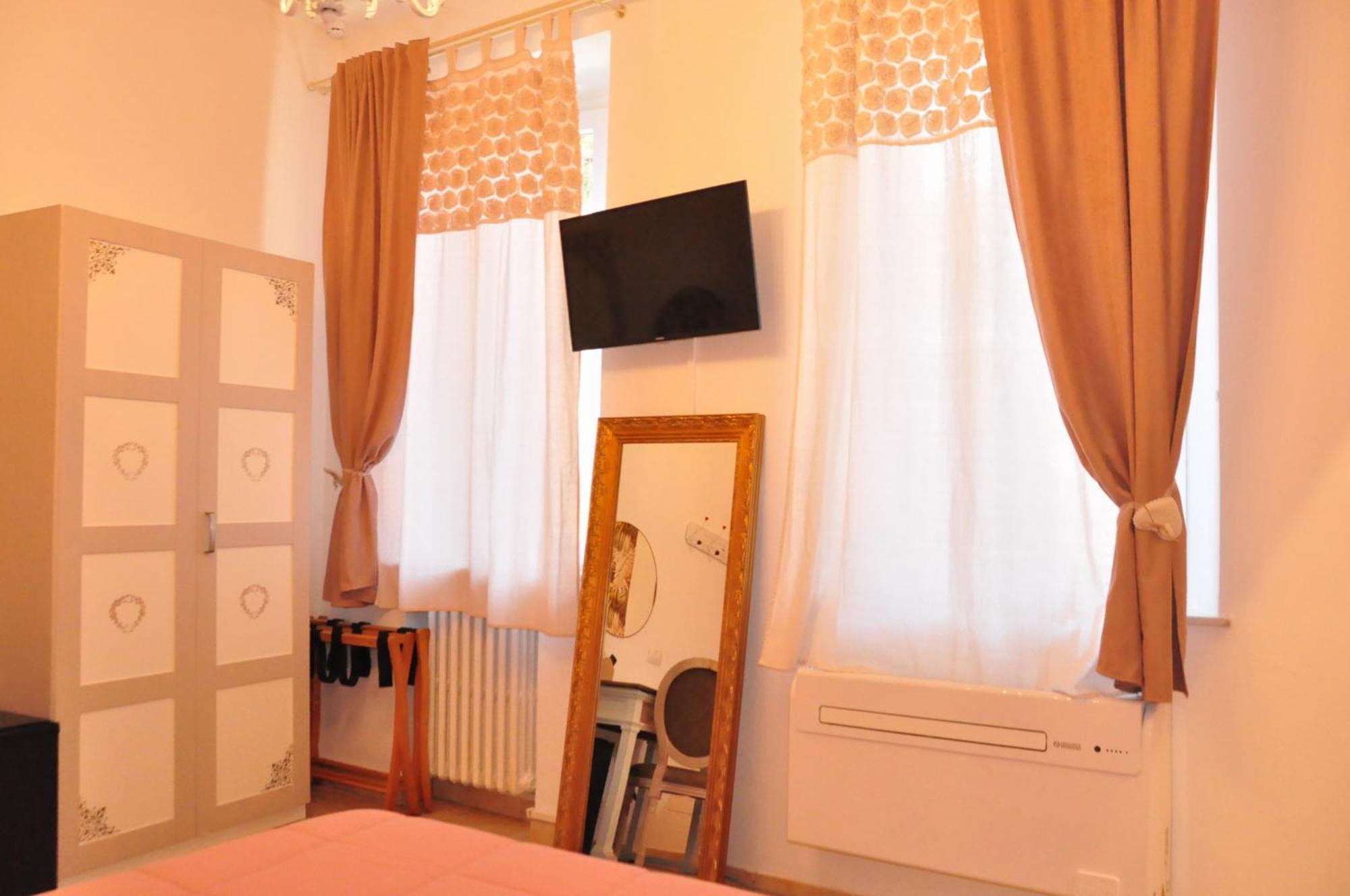 B&B Le Camere Di Livia Sienne Extérieur photo